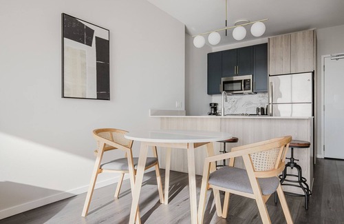 East Hyde Park Apartment | Blueground | Hyde Park, AC, w/d, nr museum