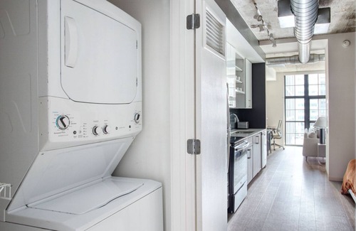 NoMa Apartment | Blueground | NoMa, rooftop pool, nr Union Station
