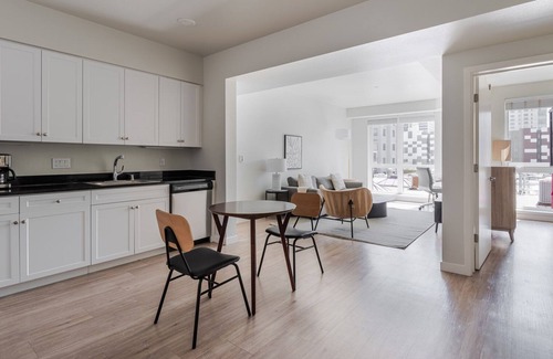 Oakland Apartment | Blueground | Northgate-Waverly, rooftop bbq