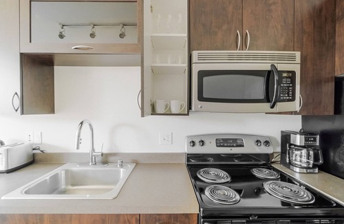 Wallingford Apartment | Blueground | Northlake, w/d, nr Gas Works Park
