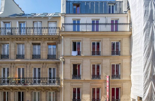 Quartier de Rochechouart Apartment | Blueground | Notre Dame de Lorette, elevator