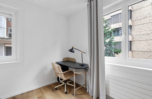 Oerlikon Apartment | Blueground | Oerlikon, balcony & w/d, nr market