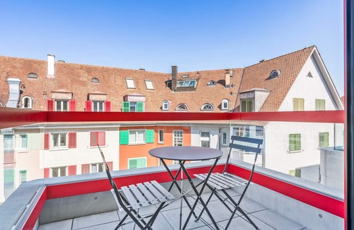 Oerlikon Apartment | Blueground | Oerlikon, balcony, nr ETH Zürich