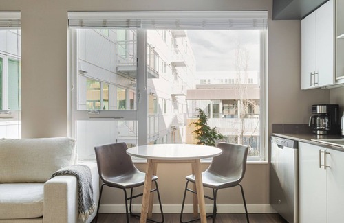 Overlake Apartment | Blueground | Overlake, gym & w/d, nr park