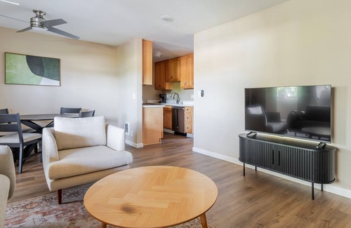 Campbell Apartment | Blueground | Pruneyard/Dry Creek, pool, nr Park