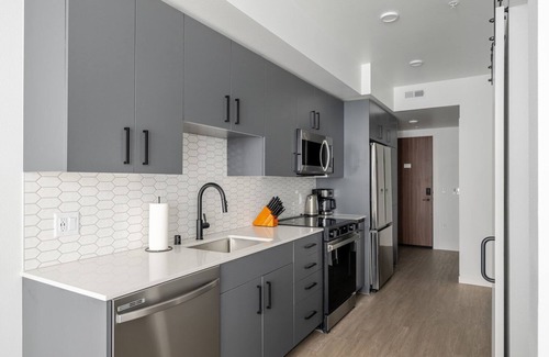 Redmond Apartment | Blueground | Redmond, pool & AC, nr park