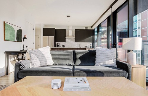 Streeterville Apartment | Blueground | River North, balcony & pool, nr Pier