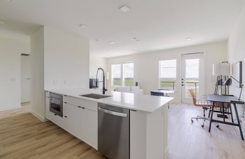 Round Rock Apartment | Blueground | Round Rock, pool, nr Old Settlers Park