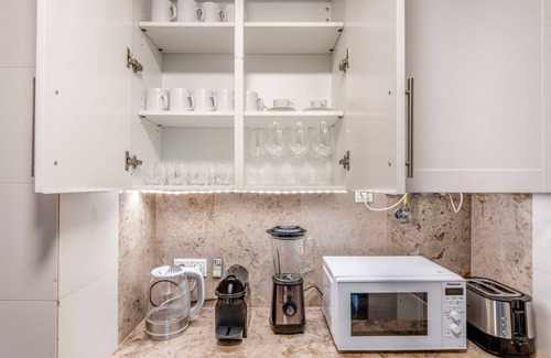 Santo Antonio Apartment | Blueground | Santo António, pool, fully furnished