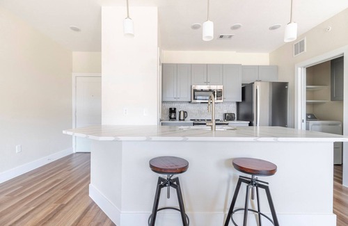 Scofield Farms Apartment | Blueground | Scofield Farms, pool, nr Walnut Creek
