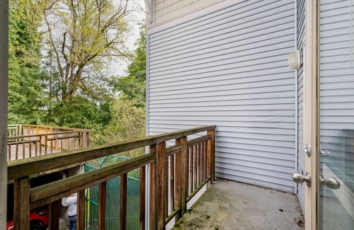 University District Apartment | Blueground | Univ Dist, pet area & elev, nr UW