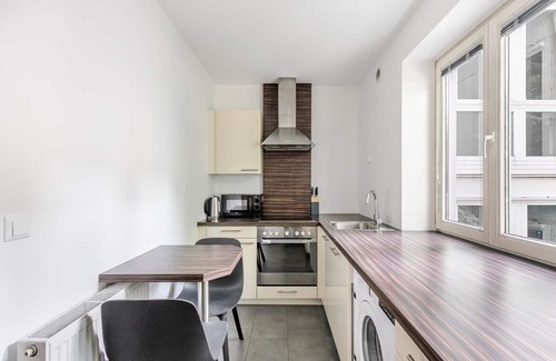 Gersthof Apartment | Blueground | Währing, balcony, nr Türkenschanzpark