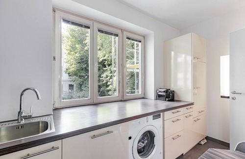 Gersthof Apartment | Blueground | Währing, balcony, nr Türkenschanzpark