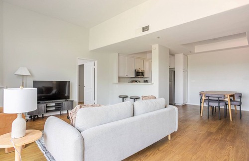 Rancho Park Apartment | Blueground | West Los Angeles, rooftop, nr UCLA