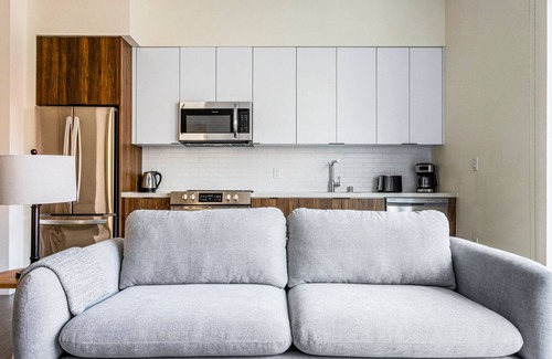 Wilshire Center Apartment | Blueground | Wilshire Center, balcony, nr The Grove