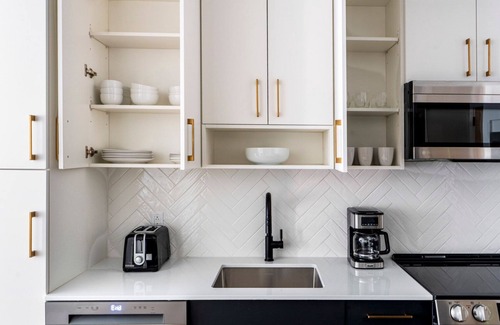 Woodmont Triangle Apartment | Blueground | Woodmont Triangle, pool, nr Cabin John Park