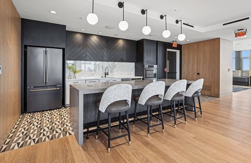 Woodmont Triangle Apartment | Blueground | Woodmont Triangle, pool, nr Cabin John Park