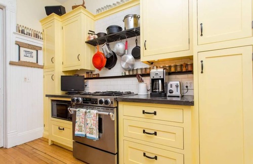 West Town Apartment | BlueJay/Unique One Bedroom Full of Amazing Art