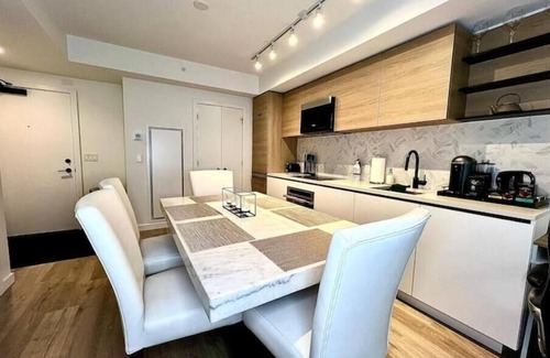 Surrey House | Blueprint/2BED/1BATH + Gym + Off + Skytrain + Mall + EVSE