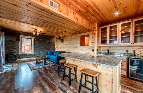 Boomer Cabin | Blueridge Mtn Cabin Million Dollar View on Majestic Mtn Hot Tub Wifi Fire Pit