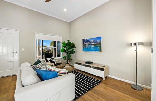 Toowoomba House | Bluestone Cottages - The Villa