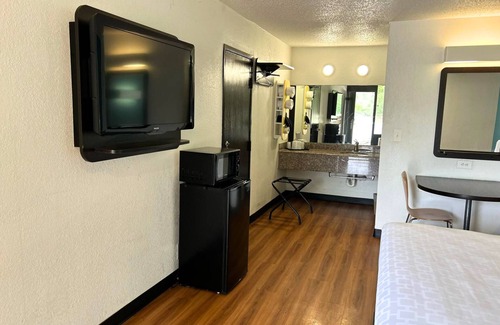 Beeville Hotel | Blueway Inn Beeville Extended Stay
