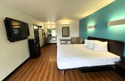 Beeville Hotel | Blueway Inn Beeville Extended Stay