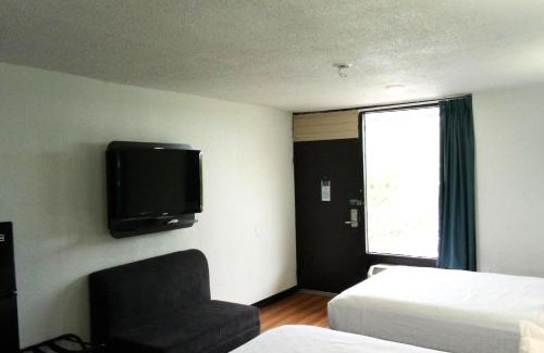 Beeville Hotel | Blueway Inn Beeville Extended Stay