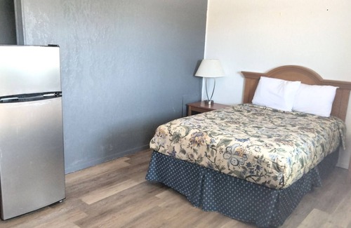 El Dorado Hotel | Blueway Inn & Suites El Dorado-Deluxe 1 King Bed Non-Smoking