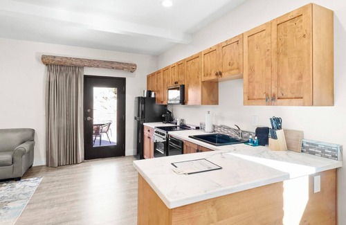 Bluff Hotel | Bluff Dwellings Resort