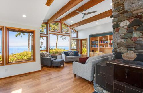 Port Angeles House | Blufftop on Freshwater Bay