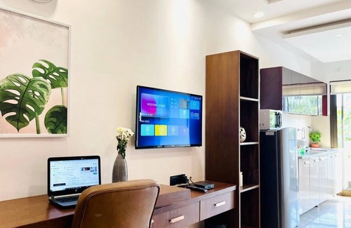 DLF Phase 3 Hotel | BluO Studio3 DLF CyberCity - Balcony, Gym TT, Lift