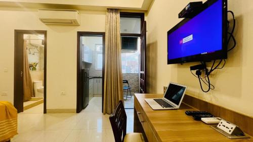 Gurugram Apartment | BluO Studio4 Golf Course Road - Gym, Balcony, Lift