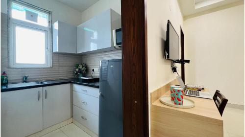 Gurugram Apartment | BluO Studio4 Golf Course Road - Gym, Balcony, Lift