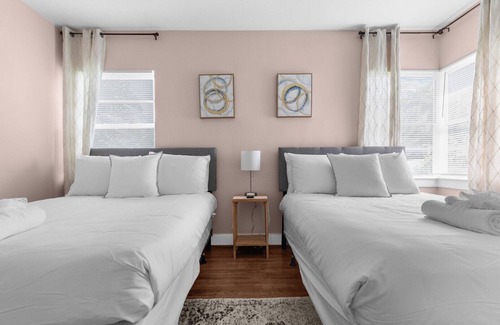 Shannon Hotel | Blushing Bungalow