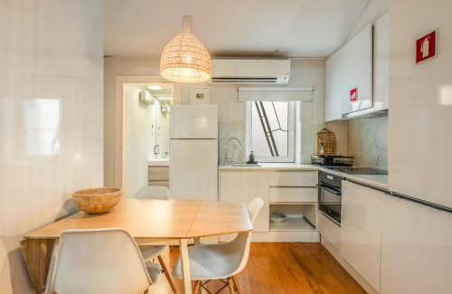 Bairro Alto Apartment | BmyGuest - Lisbon Inner Bairro Alto