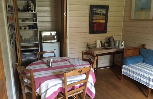 Collonge-Bellerive Cottage | BnB Atelier de St. Maurice
