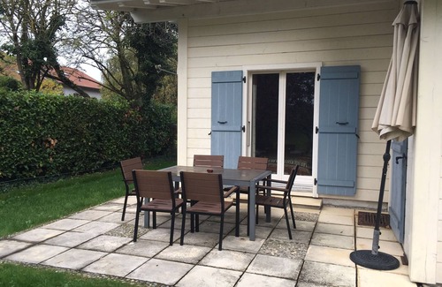 Collonge-Bellerive Cottage | BnB Atelier de St. Maurice