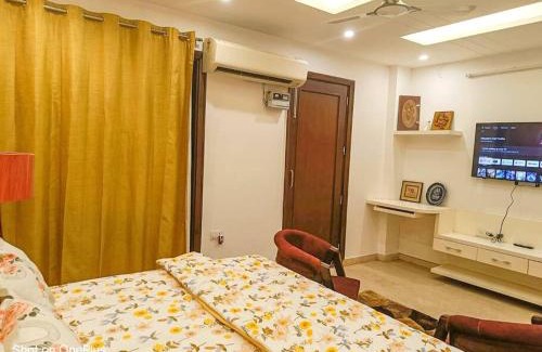 Shalimar Bagh Apartment | BnBBuddy Stupendous Home In Shalimar Bagh