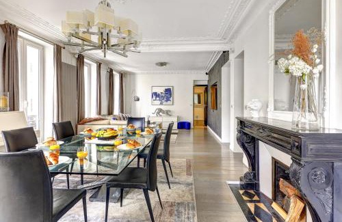 Chaillot Apartment | BnBNova - Elegant 3BR Champs-Élysées & Arc de Triomphe