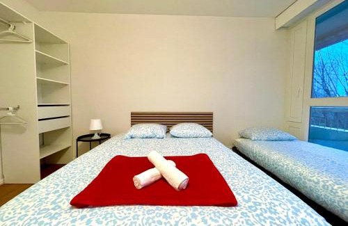 Perralliere Apartment | BnGo I Le Spacieux I 12 personnes, 5 chambres, 2 salle de bain, parking privé, WC séparé, Wifi