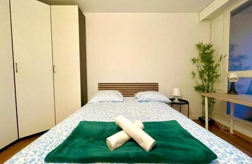 Perralliere Apartment | BnGo I Le Spacieux I 12 personnes, 5 chambres, 2 salle de bain, parking privé, WC séparé, Wifi
