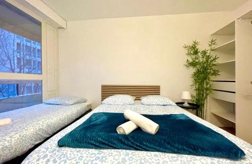 Perralliere Apartment | BnGo I Le Spacieux I 12 personnes, 5 chambres, 2 salle de bain, parking privé, WC séparé, Wifi