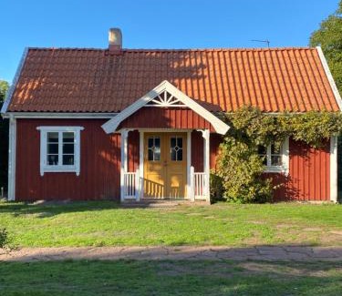 Nedra Sandby House | Bo i egen stuga på härlig ölandsgård