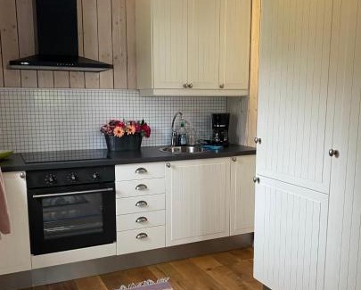 Nedra Sandby House | Bo i egen stuga på härlig ölandsgård