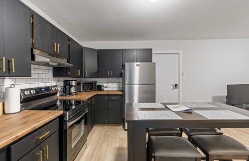 Exeter Apartment | Bo's Bnbs Unit 2 Downtown Exeter