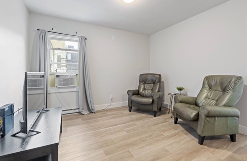 Exeter Apartment | Bo's Bnbs Unit 2 Downtown Exeter