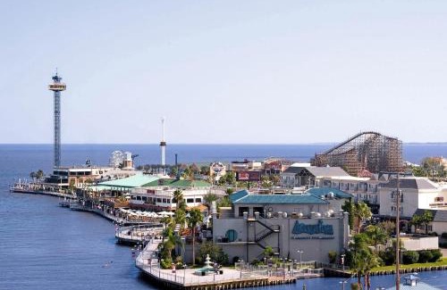 Clear Lake Shores Hotel | Boardwalk Inn