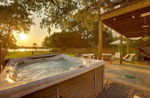Blue Bell Estates House | Boat, Fish and Swim Lake Conroe Home with Hot Tub!
