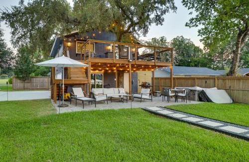 Blue Bell Estates House | Boat, Fish and Swim Lake Conroe Home with Hot Tub!